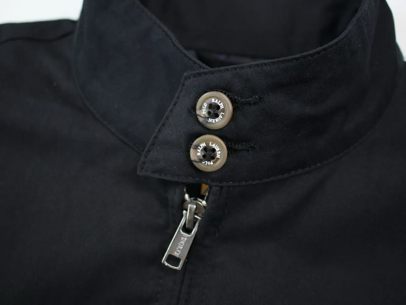 🅿️330 new model number: B12 Ralph Lauren's new 2024 classic old money style stand collar executive zipper jacket 1️⃣Selected from high-quality original developed pure cotton fabrics, with customized plaid lining inside, the overall wearing effect is very soft and comfortable, 2️⃣The workmanship details are perfectly controlled, the chest is exquisitely embroidered with small logos, and the dropped shoulders are made of splicing technology to create a unique design style that highlights your personality! The version is simple but not simple! 3️⃣ Complete with tag accessories, unisex design, and a very versatile jacket for men and women! Color: black, navy, khaki, green Size: S, M, L, XL